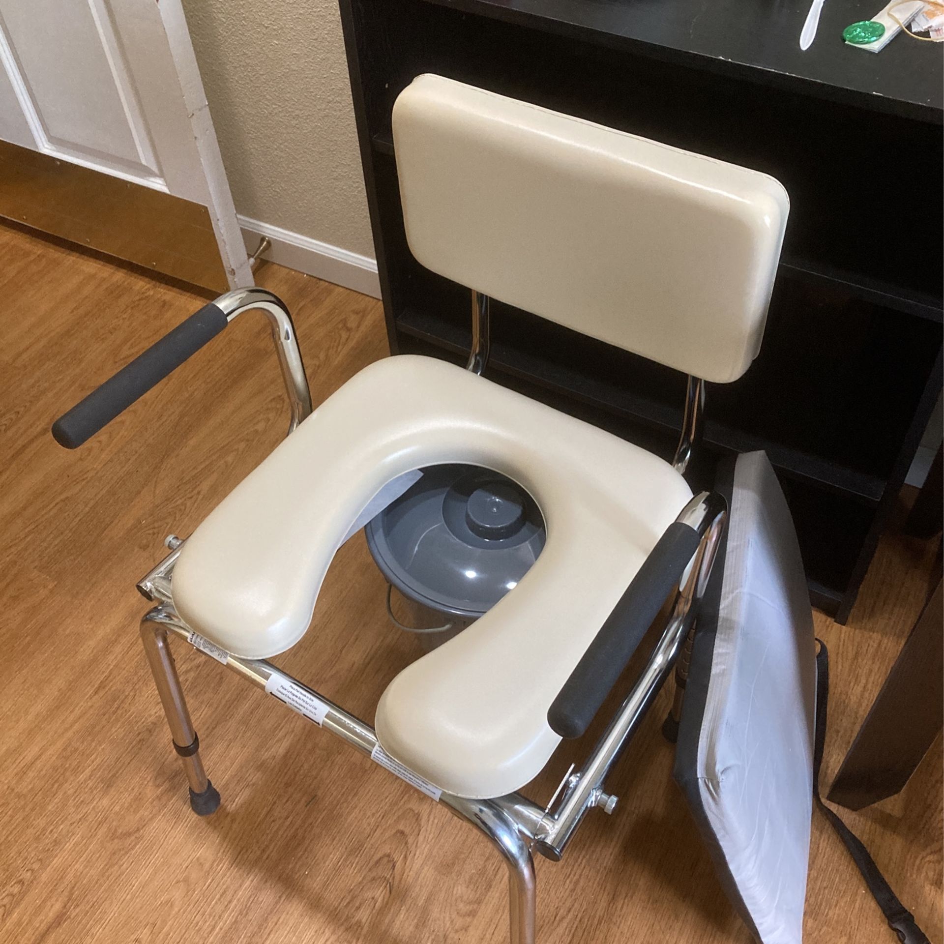 Portable Potty For Assisted Living Very Heavy Duty And Never Used