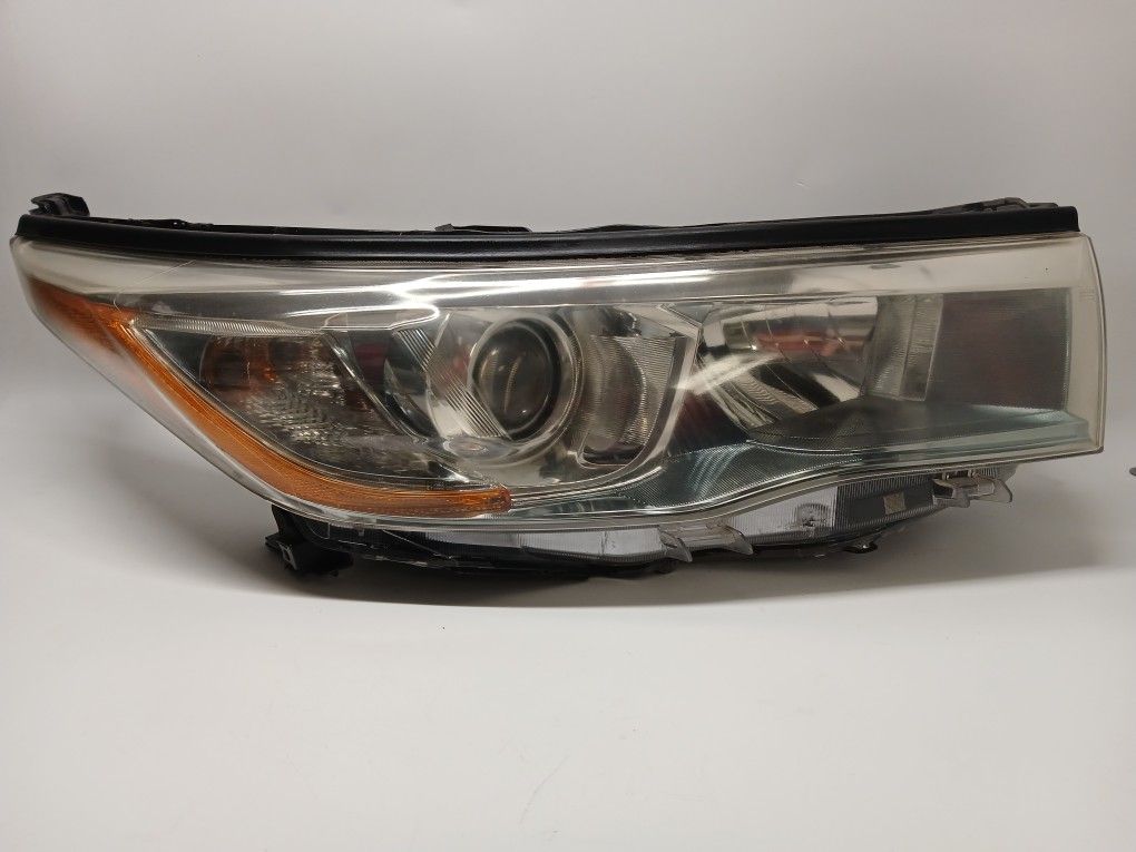Infiniti G37 Coupe/Convertible and 2014-2015 Infiniti Q60 Coupe/Convertible Headlights