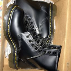 Dr. Martens 1460 Smooth Leather Lace Up Boots