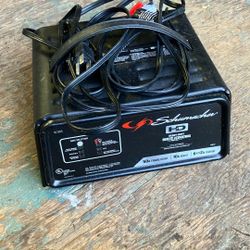 Schumacher 12 V Battery Charger/ Booster