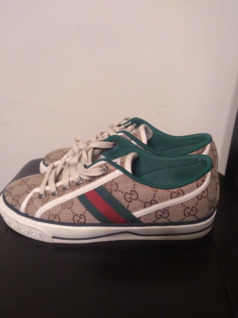 Gucci Shoes $100