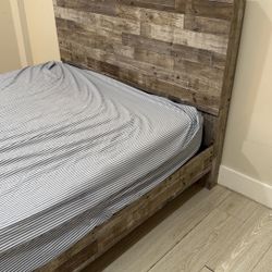 Ashley Furniture Queen Size Black Platform Bed With Drawers