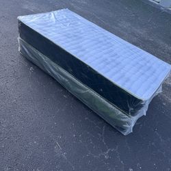 NEW TWIN. SIZEMATTRESS AND BOX SPRIN.G-2pcs 