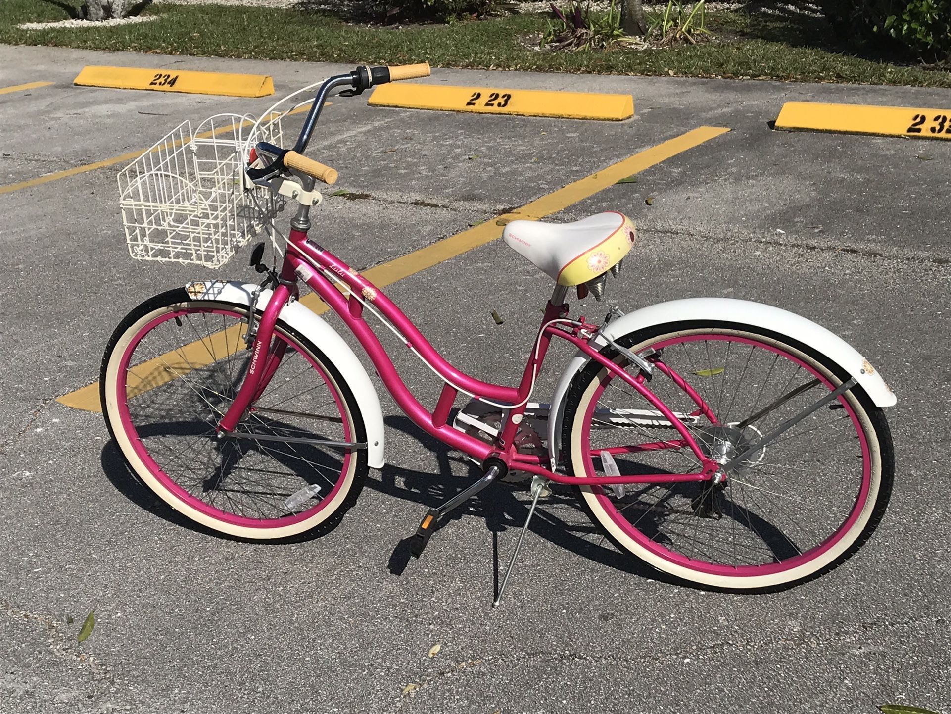 Schwinn Lulu 7 Sp Cruiser  Bike 