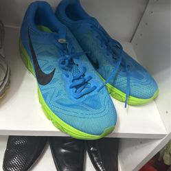 Nike Sneakers 