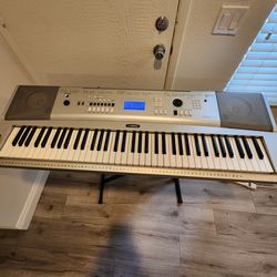 Yamaha DGX230 Keyboard