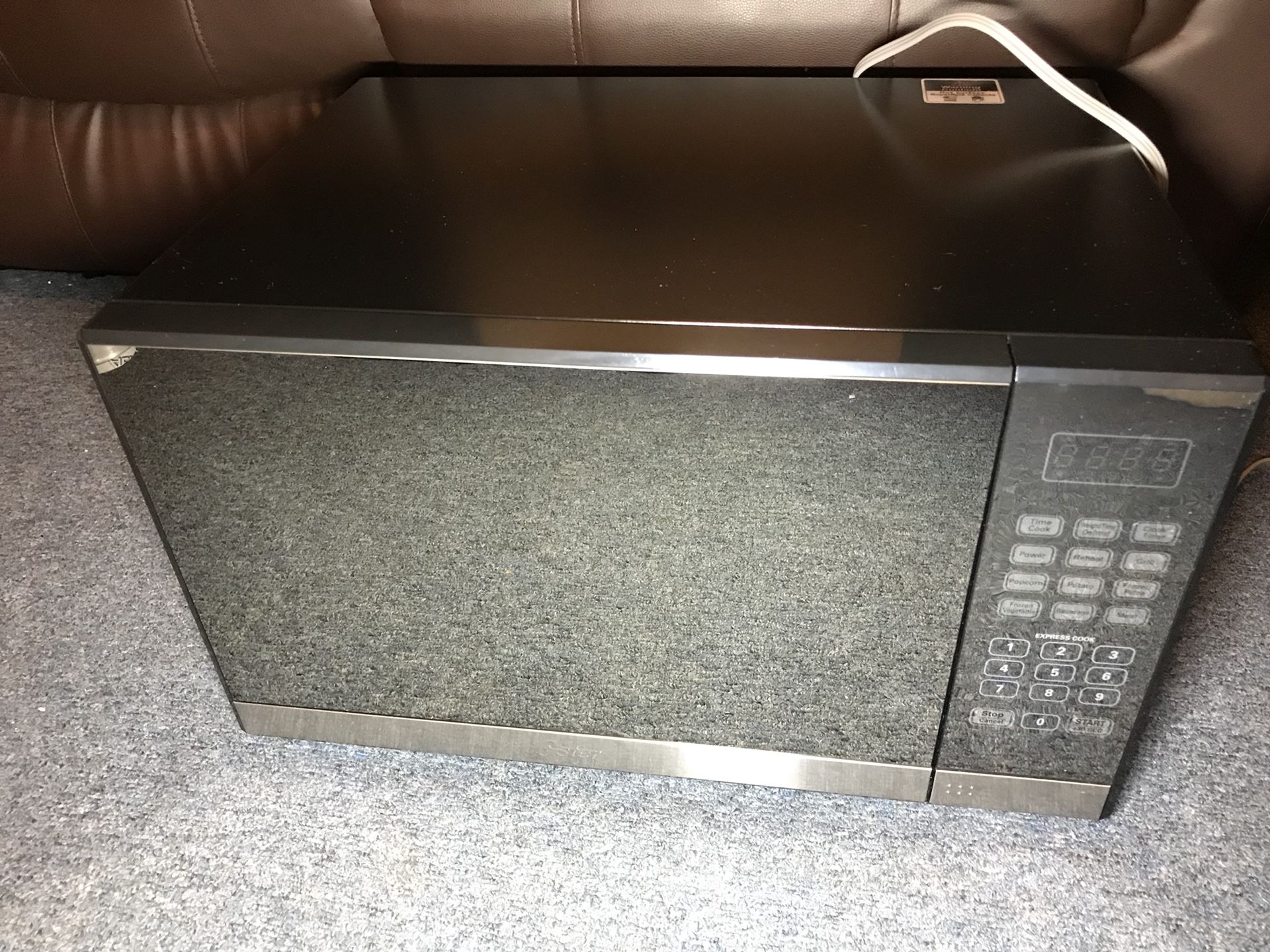 Oster 1350 Watt Microwave - Sherwood Auctions