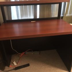 Desk  Like   New  Excellent condition
