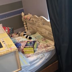 Two Twin Beds With Mattresses 