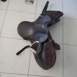 Saddle 