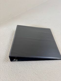 2" D-ring binder - Excellent Condition
