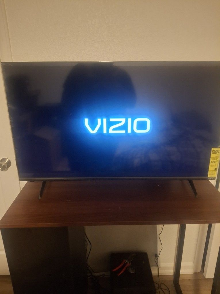 40" Inch Vizio Smart Tv In Good Condition Less Then 1 Month Of Use