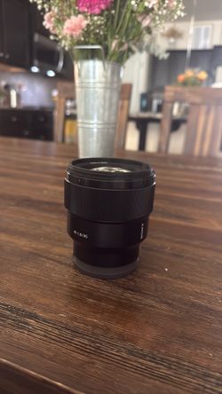 Sony FE 85mm f/1.8 Lens