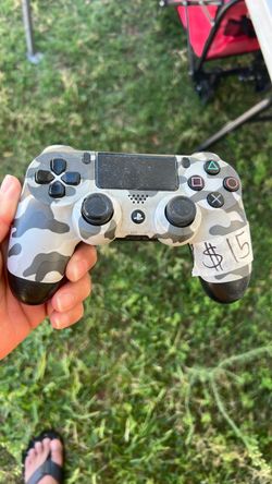 PS4 controllers