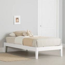 South Shore Queen Solid Wood Platform White