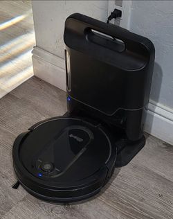 Shark Robot Vacuum with Self-Empty Base!