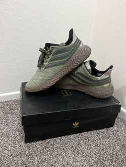 Adidas Sneakers