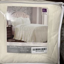 Queen Lush Decor Ruffle Skirt Bedspread Set Luxurious Farmhouse Bedding, Ivory Comforter