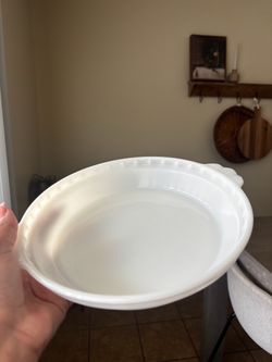 Milk glass Pyrex pie dish