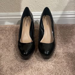 Thalia sodi black shiny heels 