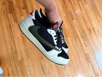 Jordan 1 Low Travis Scott size 11M / 12.5W