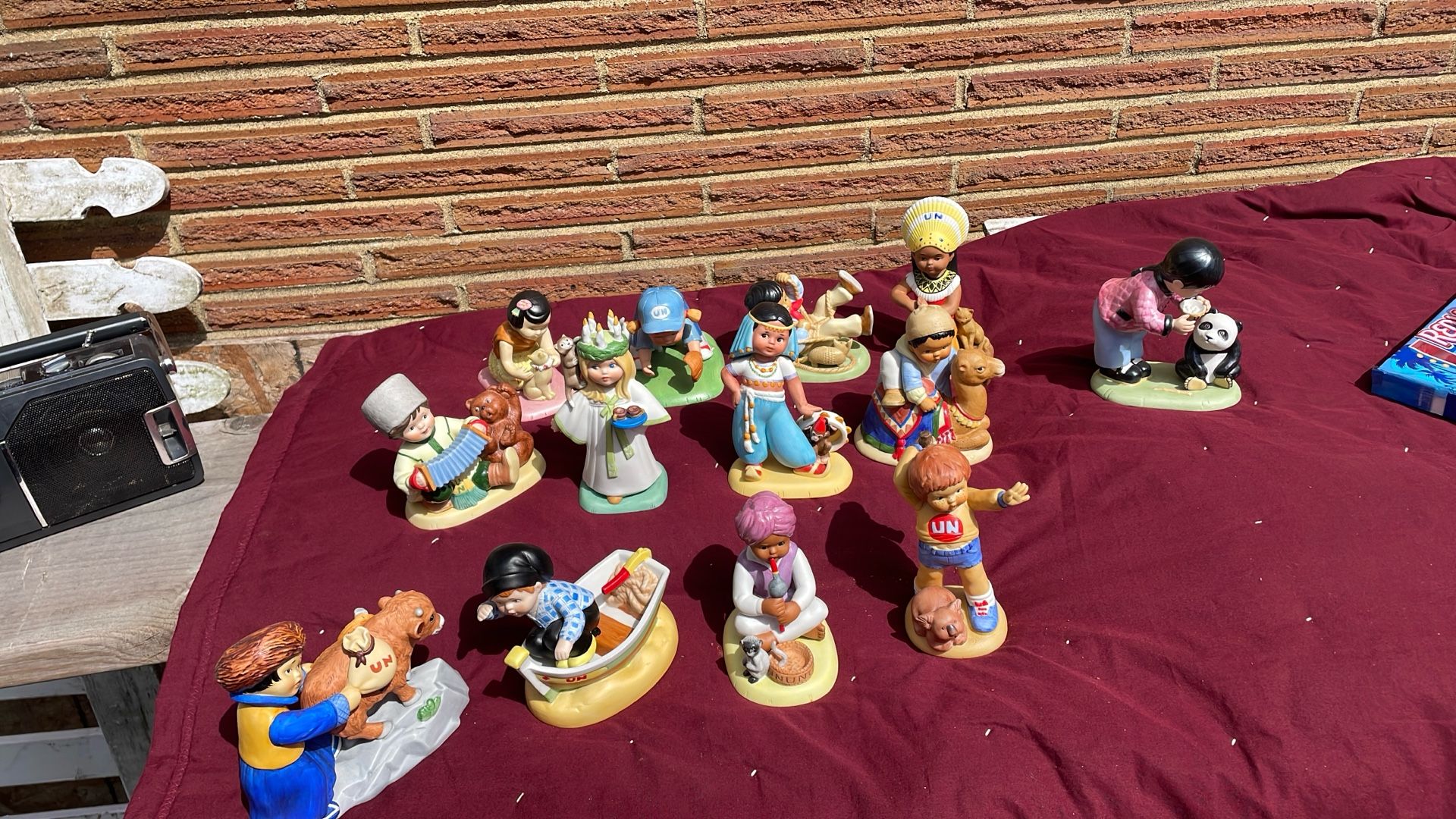 Hummel Figurines U. N. By Country (14)