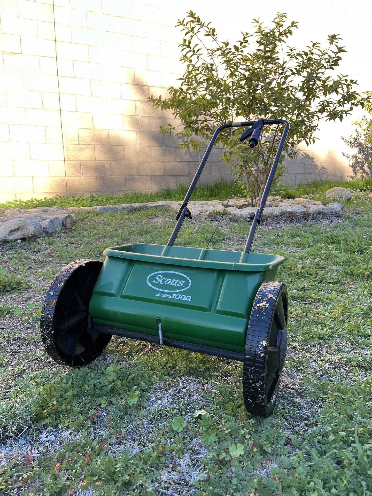 Scotts AccuGreen 1000 Drop Spreader