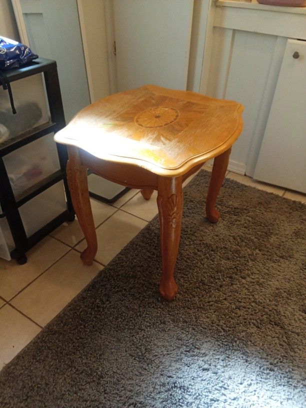 2 End Tables (They look the Same)