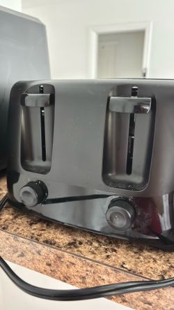 This is the Mainstays 4-Slice Black Toaster, featuring 6 different toasting settings.