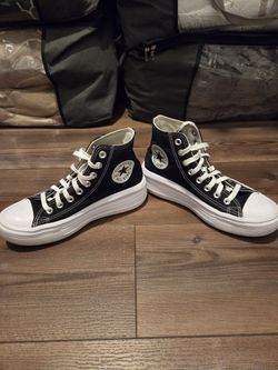 Bundle women size 7 (converse and skechers)