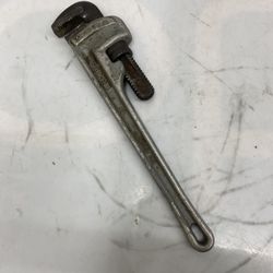 18 in. Aluminum Straight Pipe Wrench for Plumbing, Sturdy Plumbing Pipe Tool with Self Cleaning Threads and Hook Jaws by RIDGID