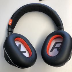 Plantronics Noice Canceling USB + Bluetooth Headset