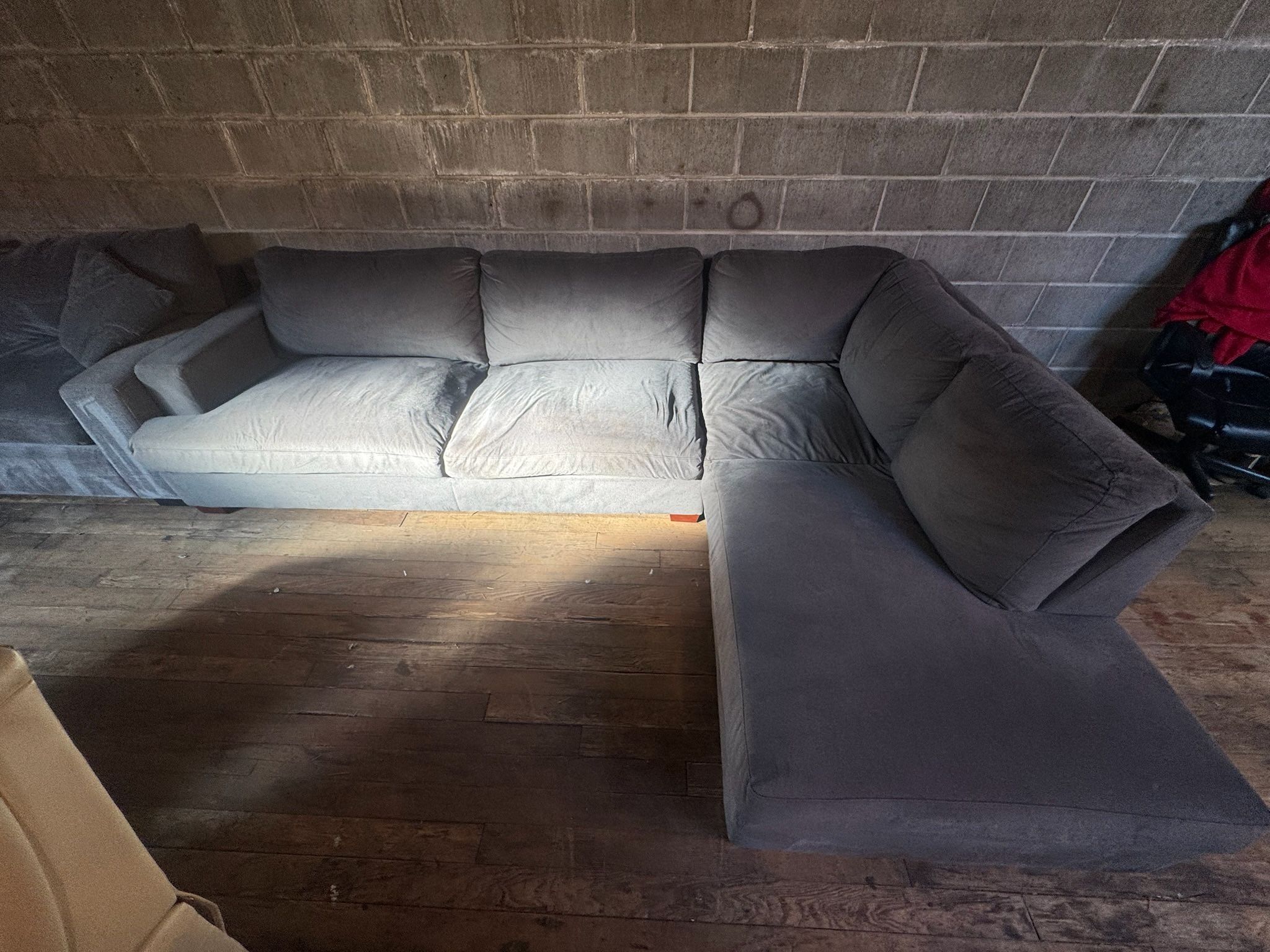 Sectional Couch (WE DELIVER)