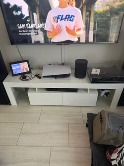 Entertainment center