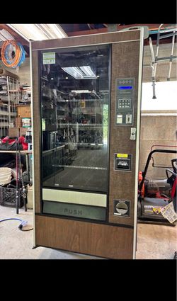 Rowe 5900 Snack Vending Machine