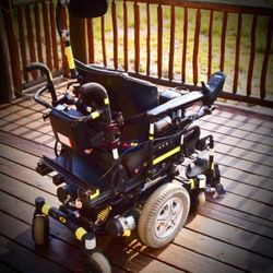 Quantum 6000z Power Wheelchair