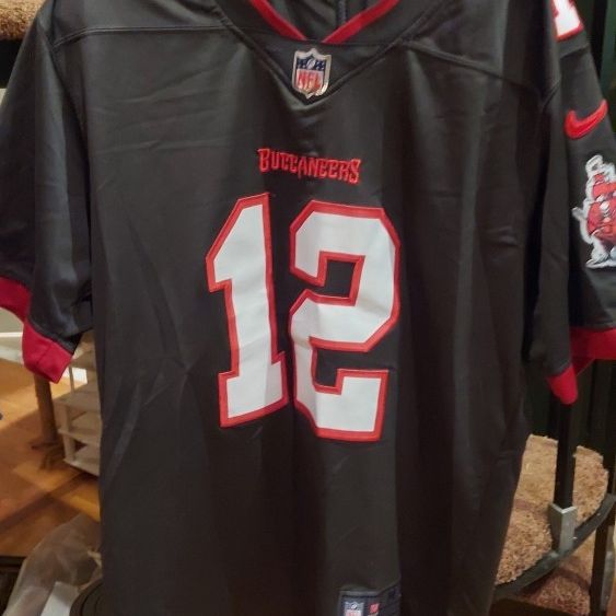 Medium NFL Men's Tampa Bay Buccaneers Tom Brady Nike Legend Jersey for Sale  in Norwalk, CT - OfferUp