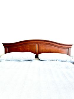 Thomasville Impressions Cherry-Finish California King Bedroom Suite – 7 Pieces
