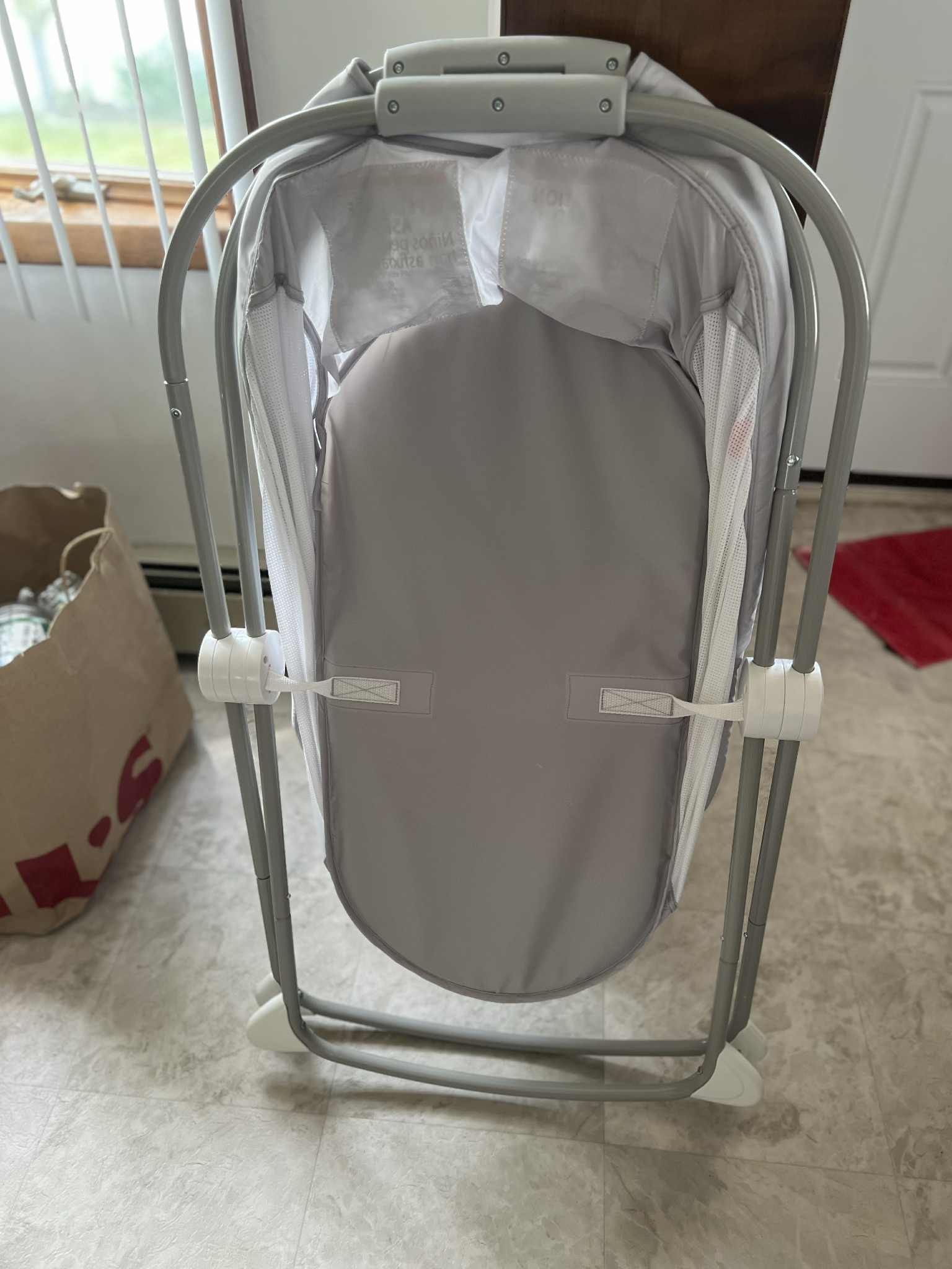 Fisher Price Baby Bassinet With Sheets