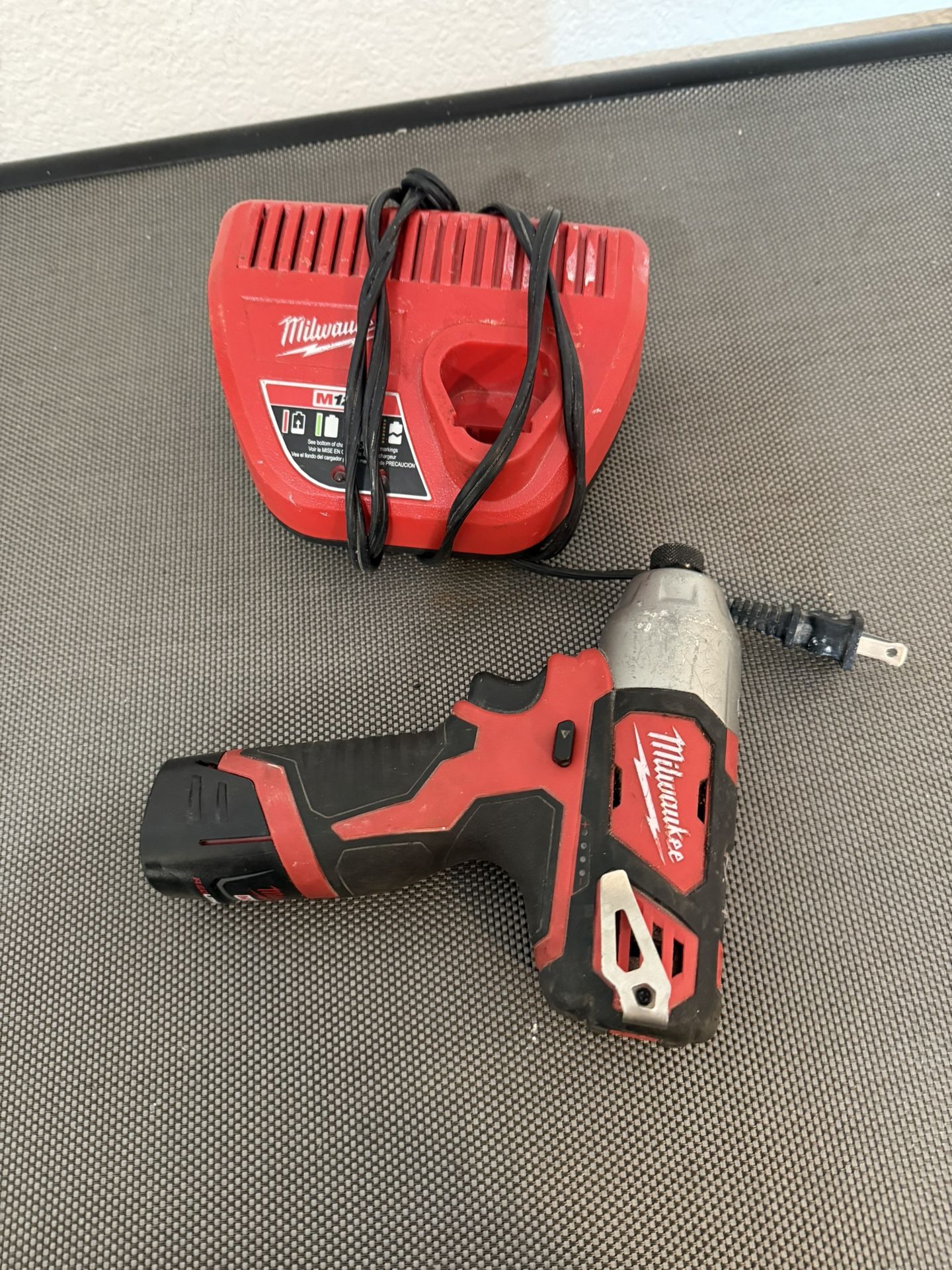 M12 Impact 1batt/ Charger