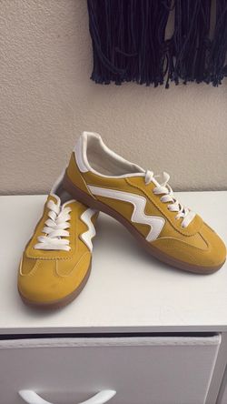 Madden Girl Yellow and White Low-Top Sneakers