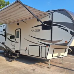 2018 Forest River Wildcat fifth-wheel RV