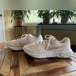 Nike Women Shoes , Size 8
