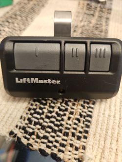 LIFTMASTER GARAGE DOOR OPENER