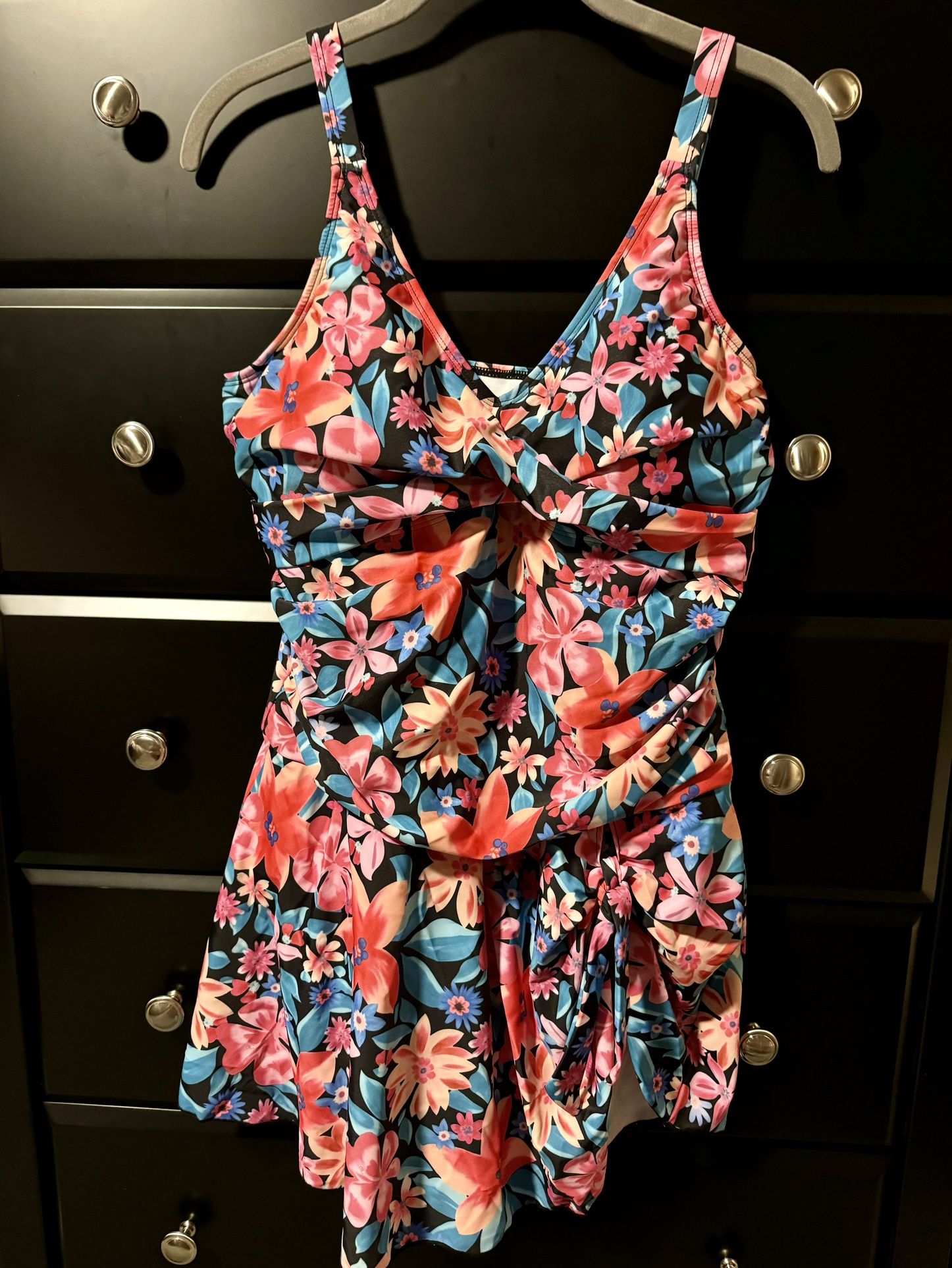 New. Women’s Size XL Floral Swimsuit Dress