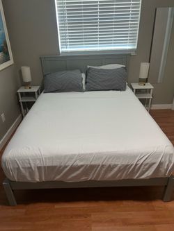 Queen bed with matress