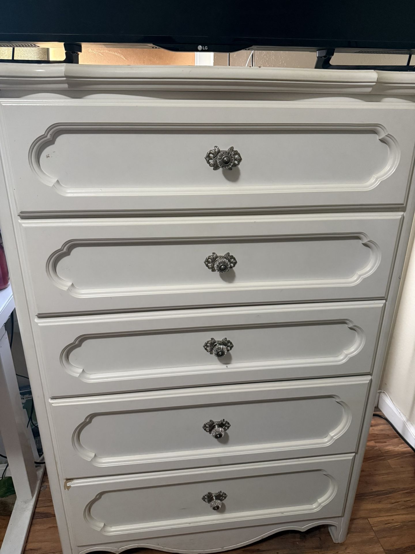 White 5 Drawer Dresser