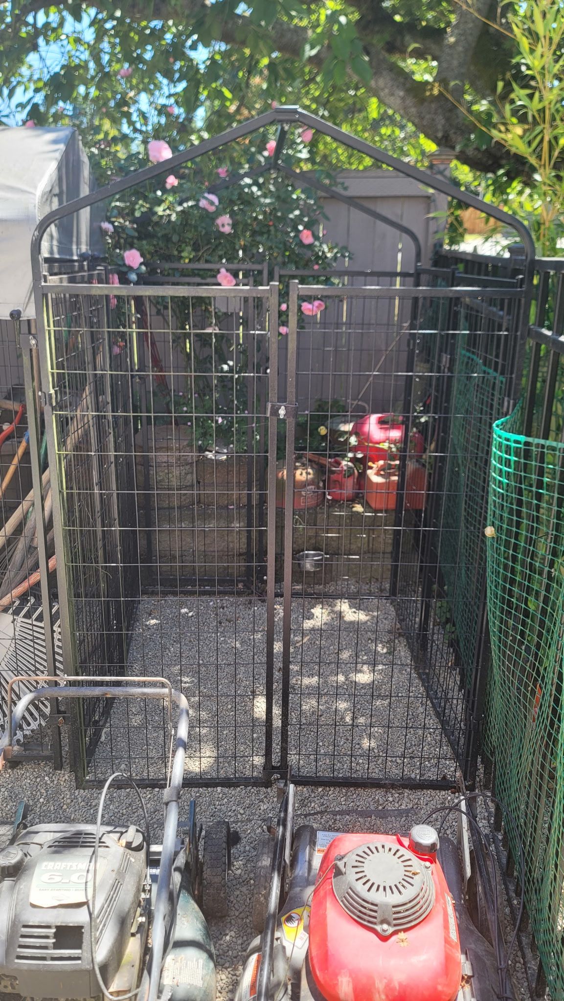 Metal Dog Kennel