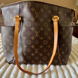 Authentic Louis Vuitton Monogram Totally MM
