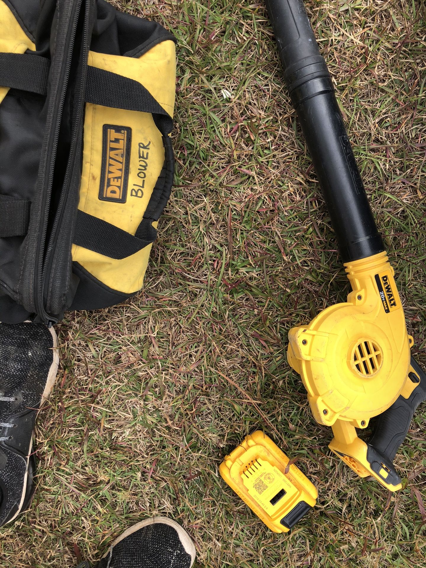 20 volt dewalt blower with charger,battery and bag